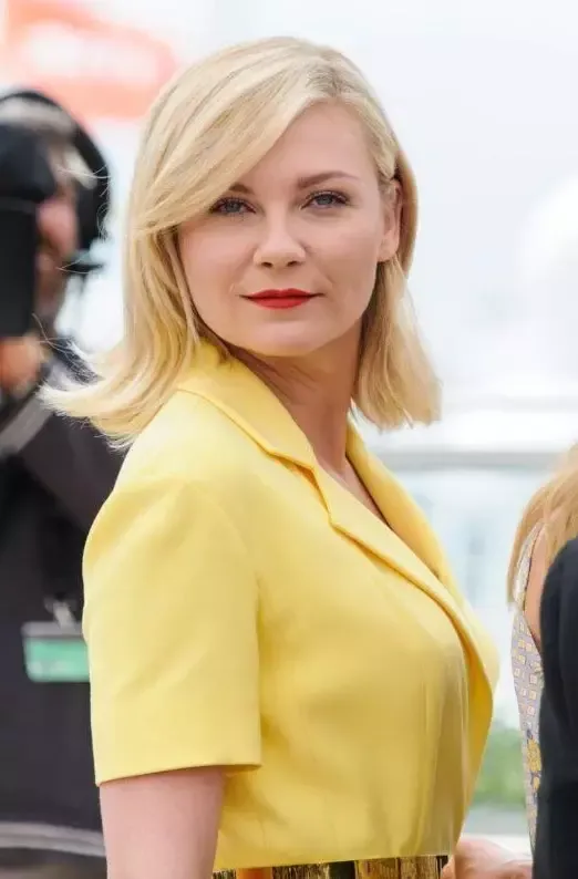 Kirsten Dunst Stuns With Highlighted Hair, Curtain Bangs