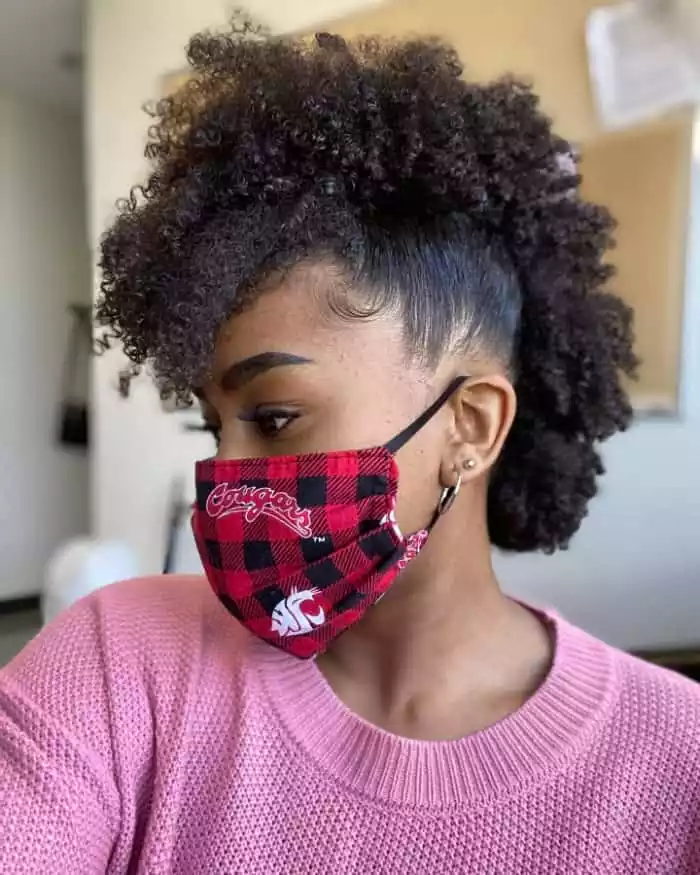 Channel '80s vibes with a centered updo! Versatile and chic. 💁🏽‍♀️✨ [@naturalcurlfriend]