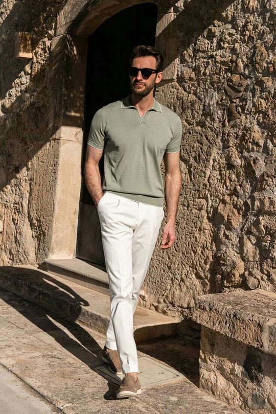 A relaxed summer wedding look with a green polo shirt white trousers beige moccasins is a lovely idea for the summer